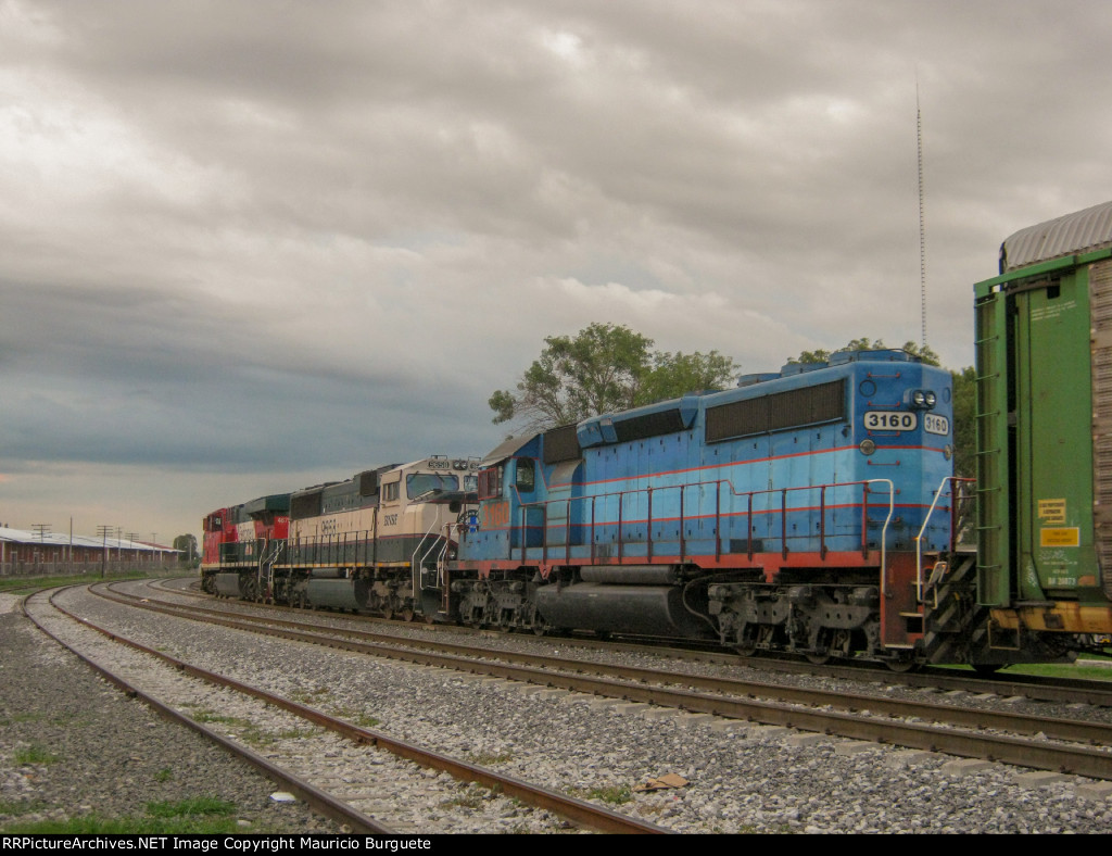 FXE SD40-2 and BNSF SD70MAC Locomotives